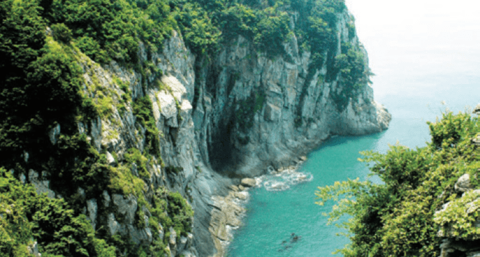 金鳌岛李俊,乐和,童威,童猛等好汉自此占据了这个方圆500里的大岛.