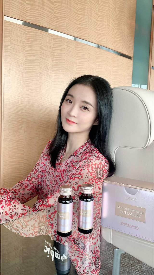 一身 “晴格格”王艳不像是74年的人，一身贵妇打扮走故宫，气质惊艳