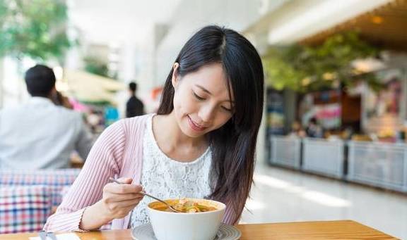 饮食|糖尿病人要“管好嘴”!遵循这4点饮食原则,血糖不敢起“风浪”