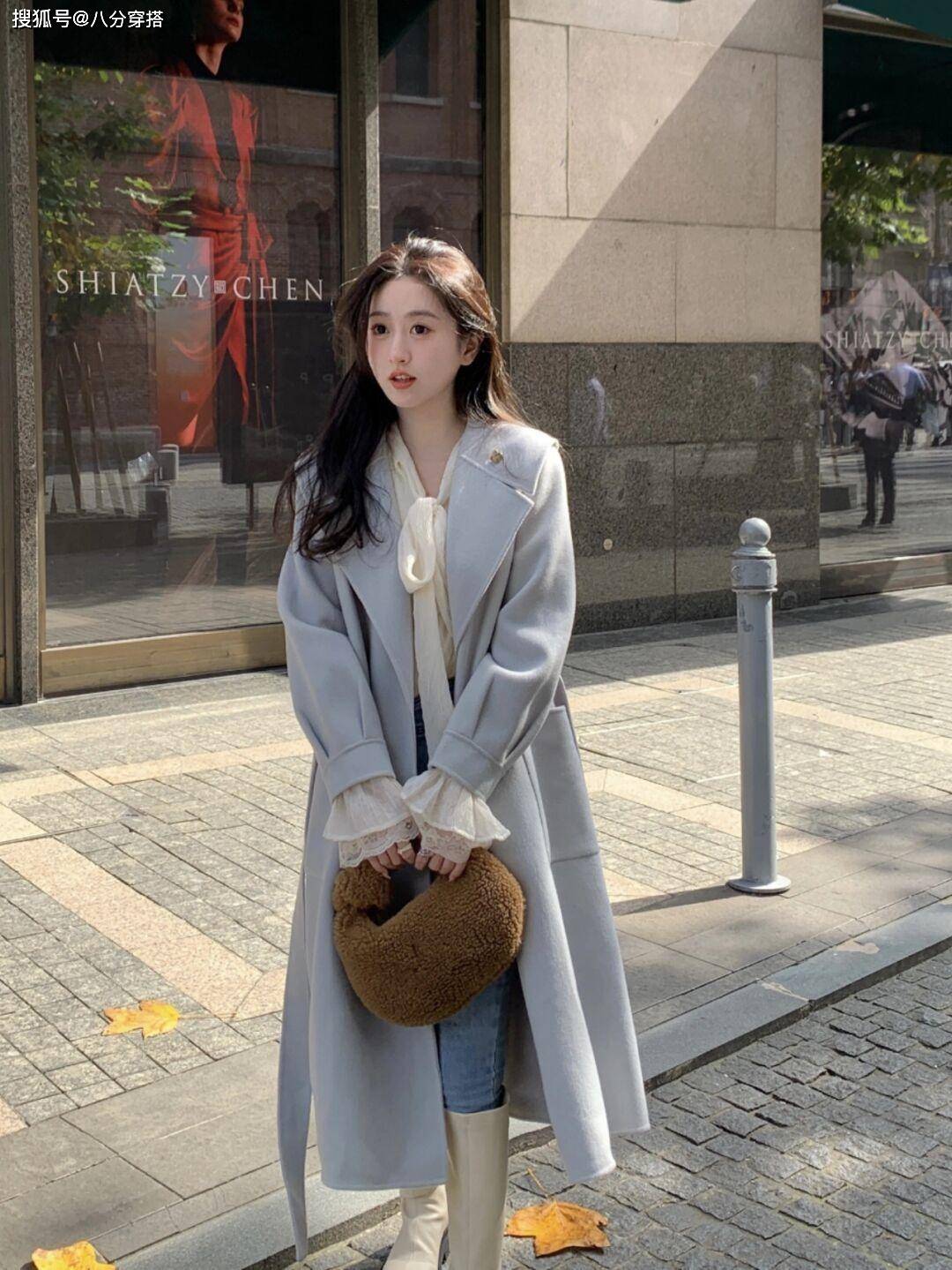 黑色 冬天穿大衣最好选这几个颜色,温柔显白不挑人,黑黄皮也能驾驭