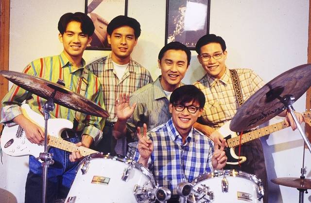 原创71岁被爆出轨,耗着原配与小三生孩子,过日子,谭咏麟真是有点渣