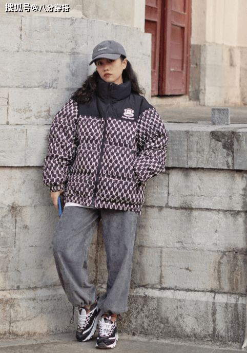 显得 冬天羽绒服怎么穿出高级感?看看这些穿搭小技巧,保暖又洋气