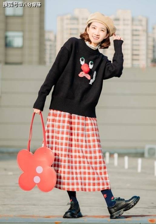 短袜 今年流行这几款半身裙,优雅温柔又百搭,照着穿准没错