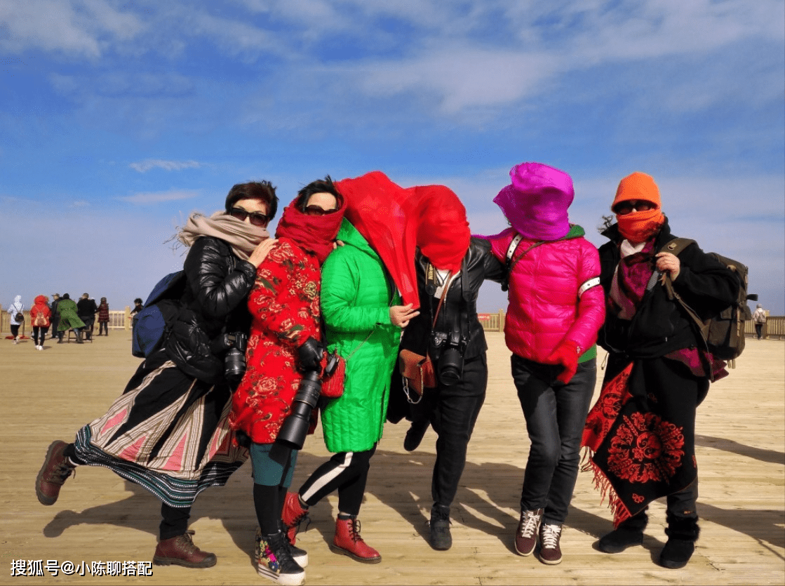 多花钱 50+女性冬季穿搭记住这2点,无需多花钱,就能体面又精致