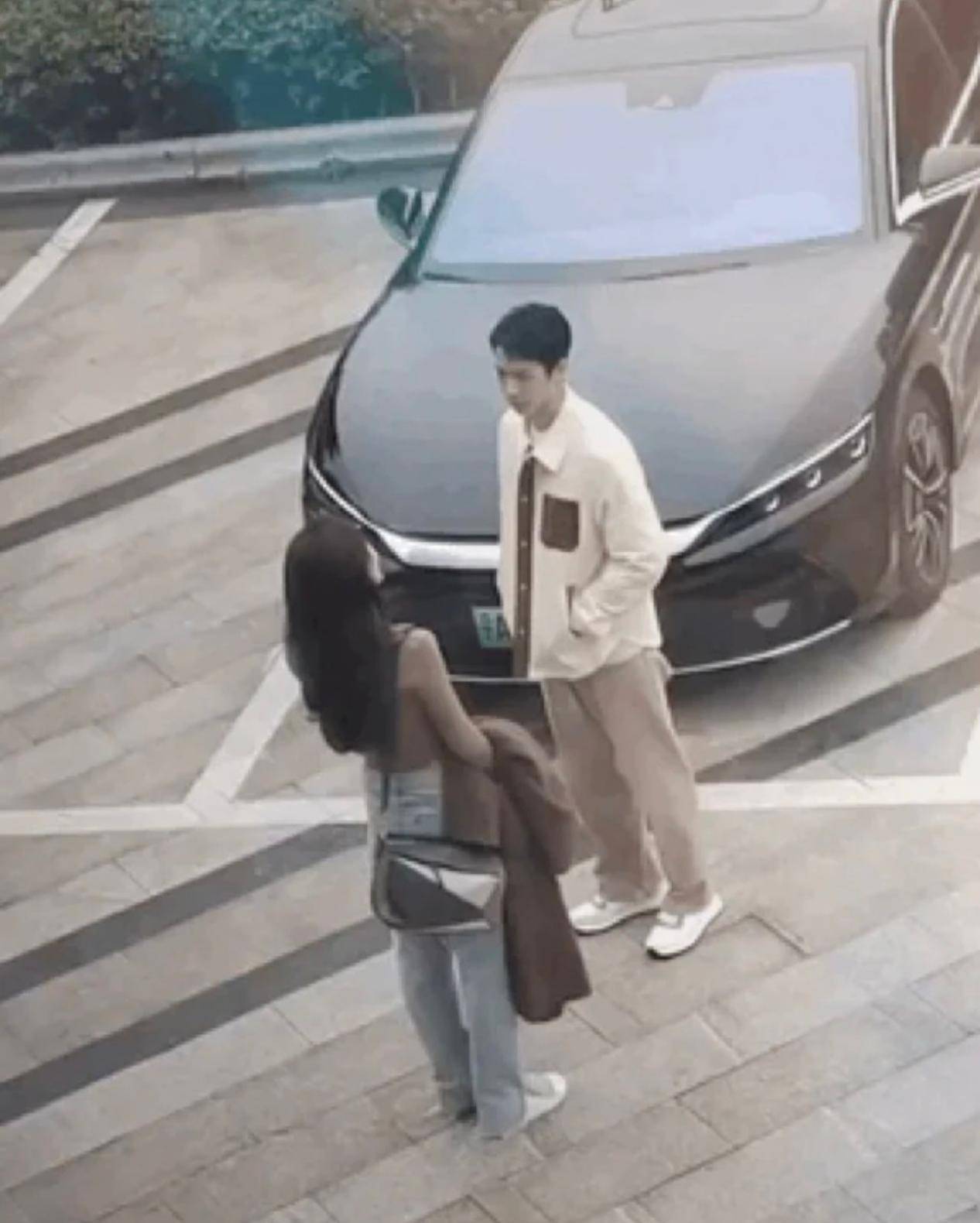 身材 殷桃拍戏花絮,片场穿针织衫牛仔裤演啥像啥,老戏骨还是少女身材