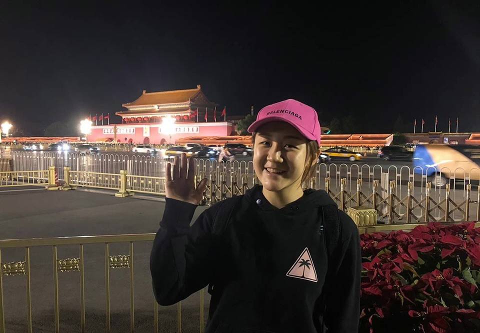 身材 奥运冠军陈梦真会打扮,穿7200鞋打扮奢侈,坐草坪小腿不像运动员!