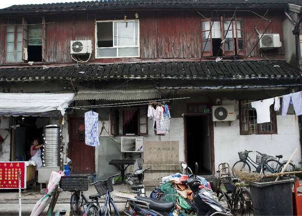 而这一带北面的大境路,露香园路,旧仓街,长生街,阜春街,青莲街等等,不
