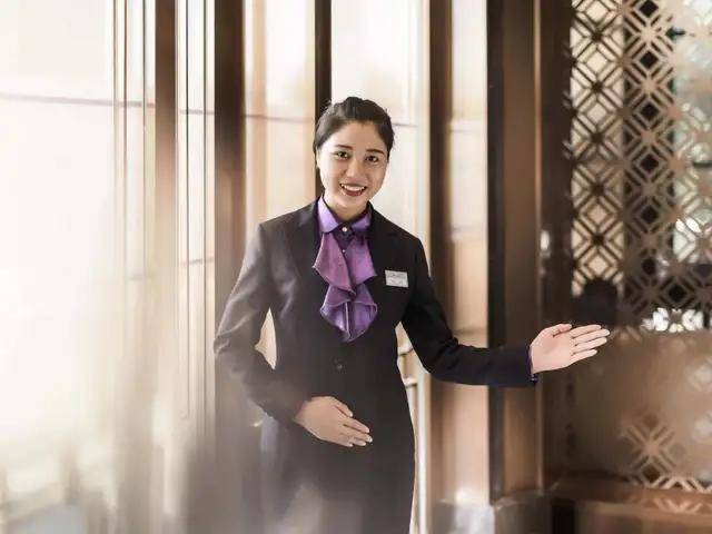 酒店服务礼仪的重要性及其标准_客人