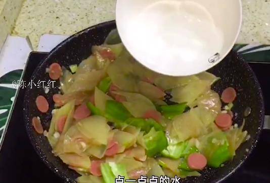 回锅肉炒土豆片的简单做法 b81c1e9fb6ad45b0ad504b7cd78c3ba2.jpeg