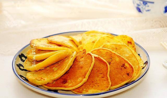 做法|鸡蛋面粉加香蕉,孩子最爱的早餐饼,松软香甜,能量满满
