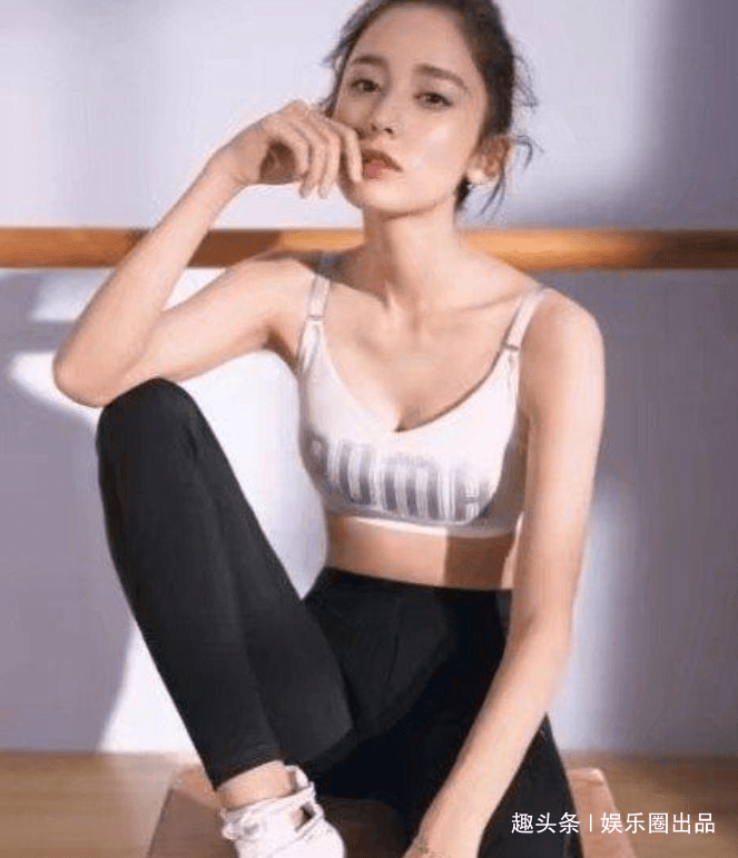 自拍 古力娜扎解锁5款背心，不同背心气质不同，最显身材的应该是第5款