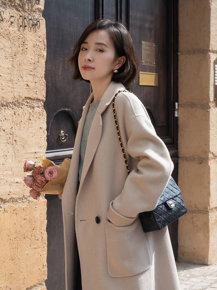 整体 这才是真正冬季穿搭指南,大衣搭配半身裙高级洋气,温柔又优雅