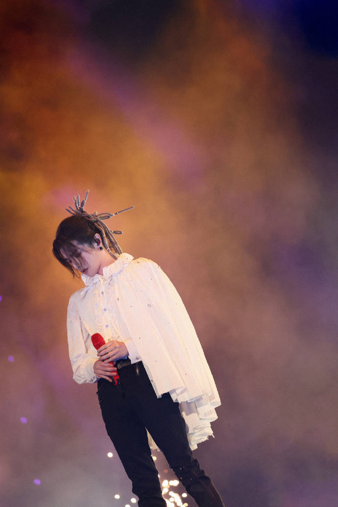 新歌|华晨宇火星演唱会新歌首唱！开启《飞行模式》进入火星乐园狂欢