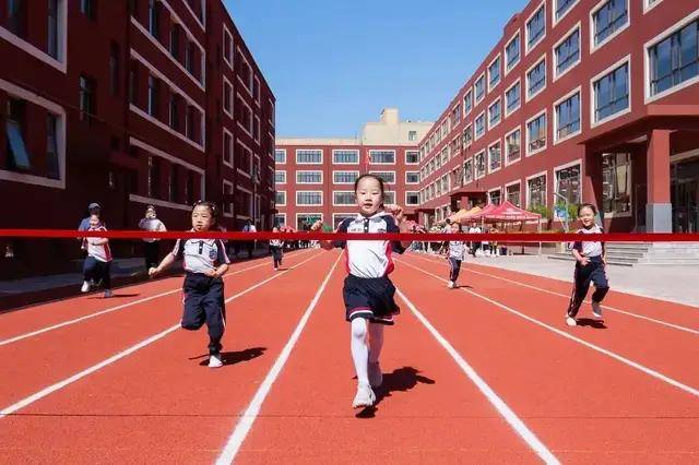 校园文化建设铸就一颗中国心金子塔学校文化建设一