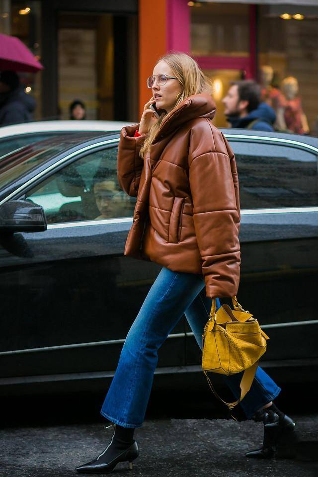 喇叭裤 2020年新冬，羽绒服不流行配打底裤了，这“3种”裤子更时髦显瘦