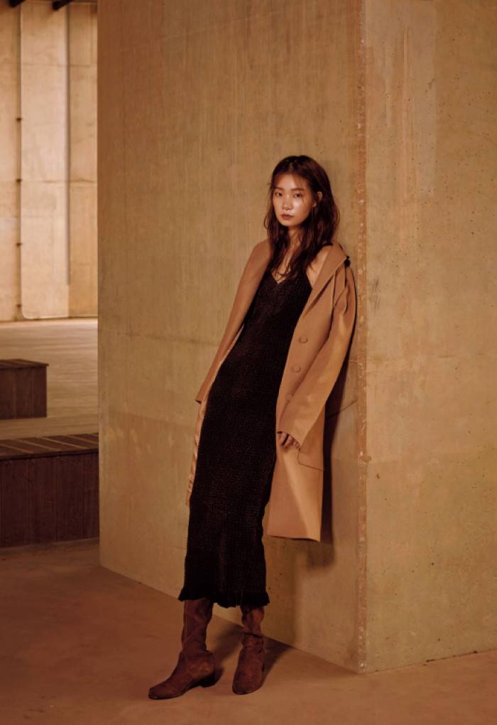 显得 “驼色大衣”的穿搭示范都在这里,优雅体面,35+的女性要学会