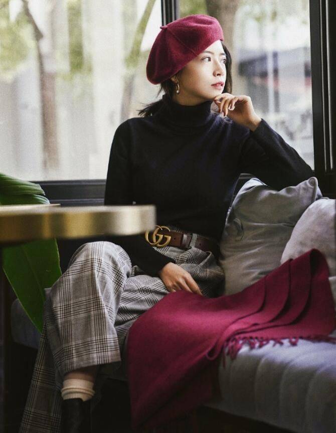 颜色 冬天穿“红色”更时髦，学三木母女这样搭，不扮嫩不显老更有气质