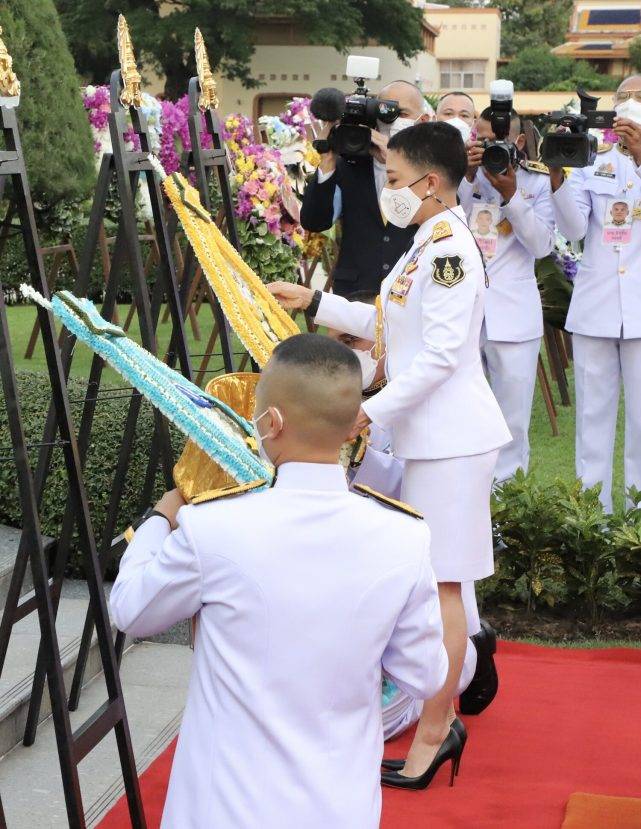 发型 泰王大公主罕见穿军装亮相！又美又飒比苏提达还霸气，贵妃也输了