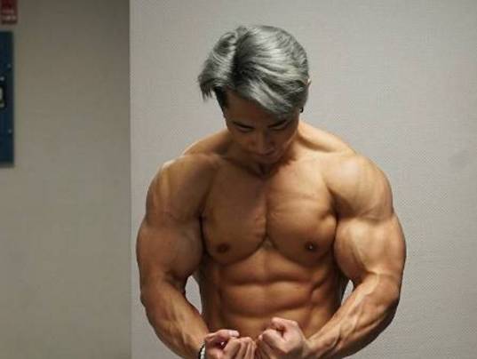 普通人健身多久变肌肉男 a6b71fc4dead4fc9ae800b4f284cd74c.jpeg