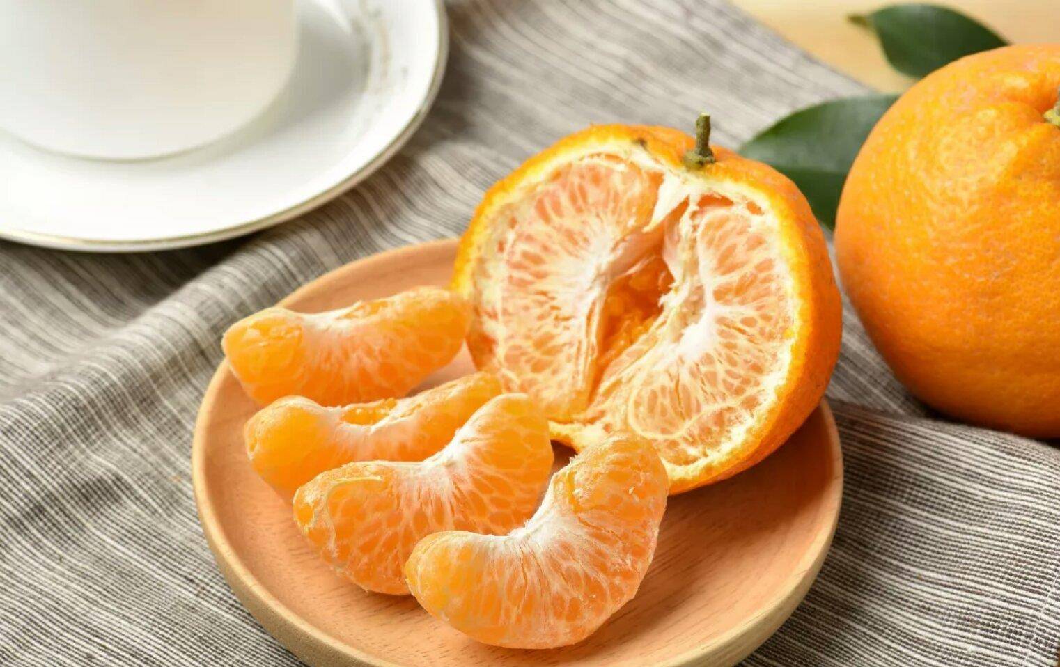 橘子全身是宝，吃完橘肉，不要再随意把皮扔了，因为橘子皮妙用多_橘皮_功效_生活