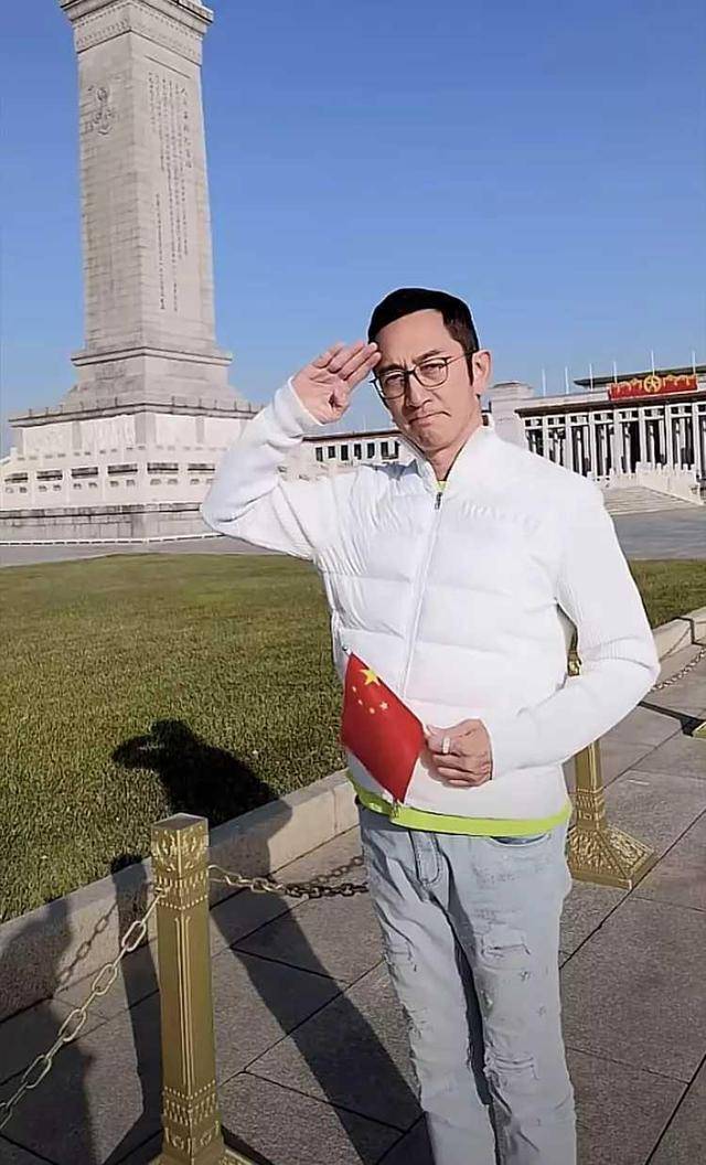 原创正能量港星刘启华天安门致敬先烈直言身为中国人我骄傲