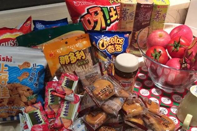 食品|这5类零食还在给孩子吃?都上“黑名单”了,家长:刚给孩子买过