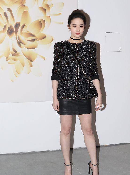 魅力 长裙和短裙的魅力各有不同,看唐嫣和刘亦菲的造型就知道了,很美