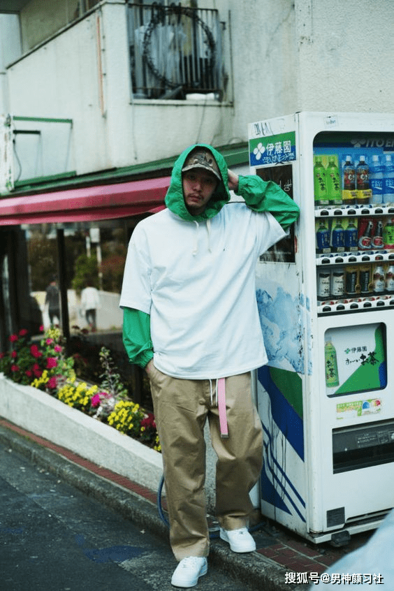 卫衣 卫衣这种万金油款都能穿得这么丑，那肯定是因为裤子