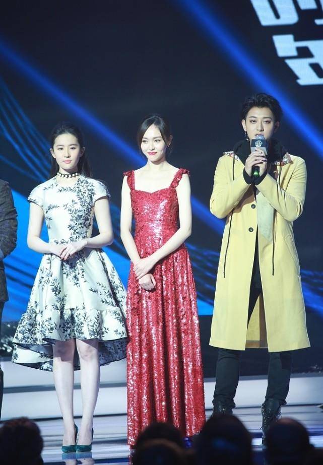 魅力 长裙和短裙的魅力各有不同,看唐嫣和刘亦菲的造型就知道了,很美