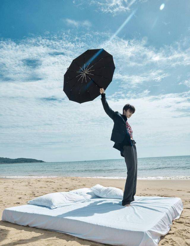 结果|蔡徐坤去逛夜市！游乐场工作人员误把他当网红！这一举动超暖心