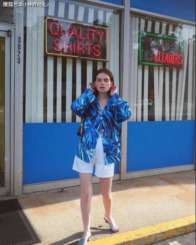 显得 会穿的女人都放弃白衬衫了，今年大火的“奶奶衫”，时髦又舒适！