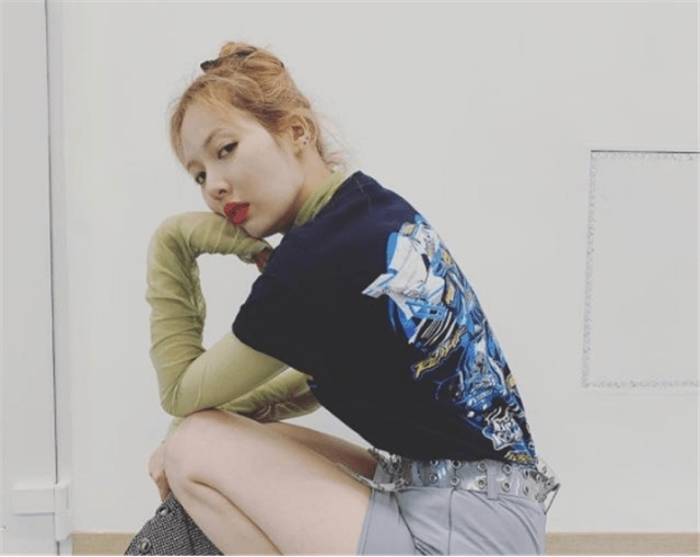 女孩子 三伏天一定不要穿防晒衣，学学杨紫、杨幂，这样穿清凉防晒又时髦