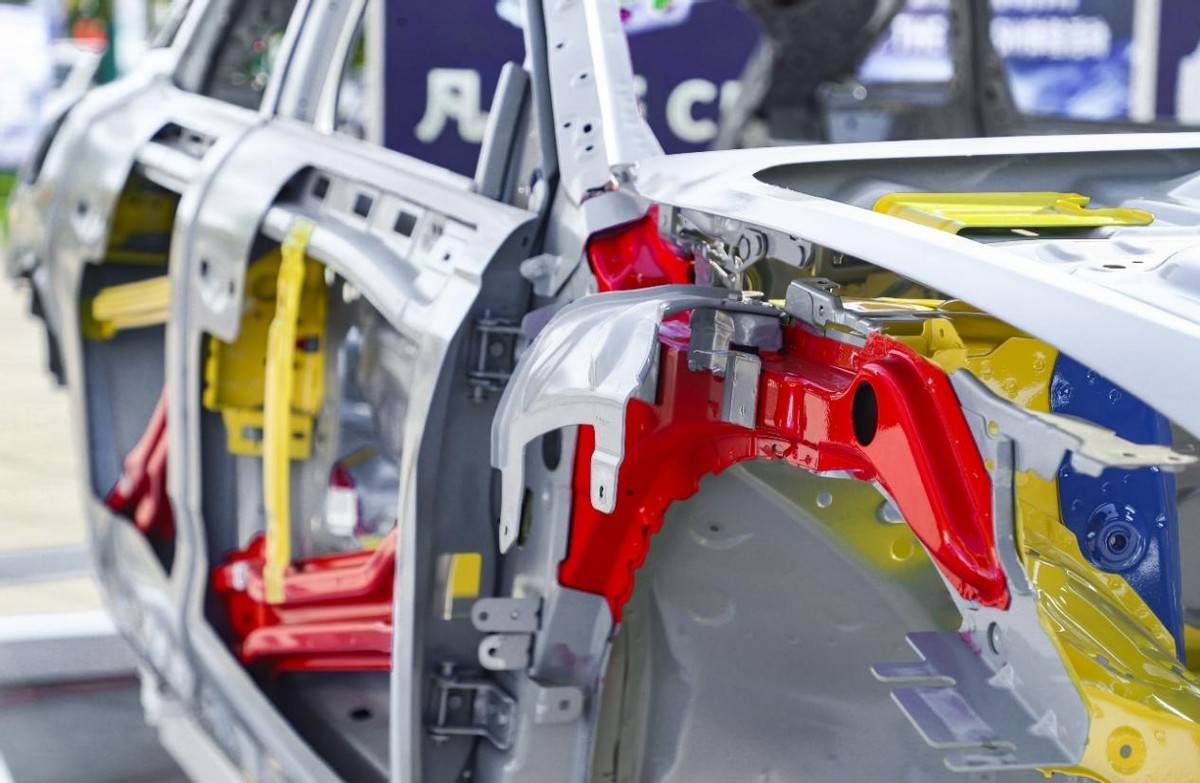 东风标致全新4008在车门防撞杆,加强筋,中立柱,风窗支柱加强板等位置