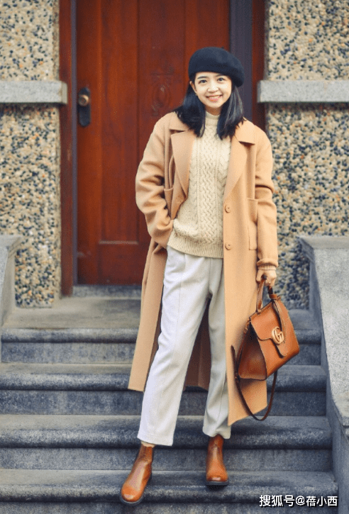 身材 小黑裤早就落伍了,今年时髦精都穿“小白裤”,高级时髦还显瘦