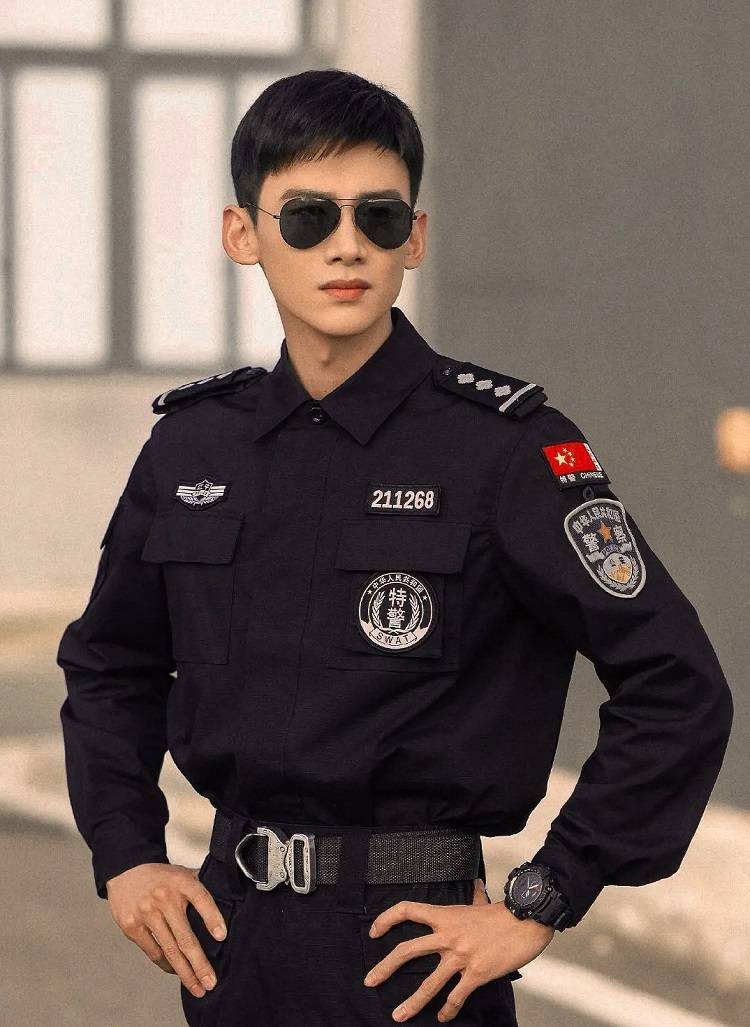 一身 军装真的很抬气质!躲过了李易峰和白敬亭,却被龚俊的军装帅到了