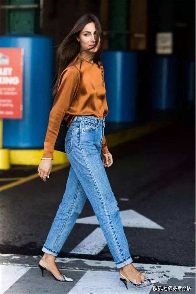 小白 小白鞋不吃香了！夏季流行穿“酒杯靴”，搭裙子连气质都变高级了