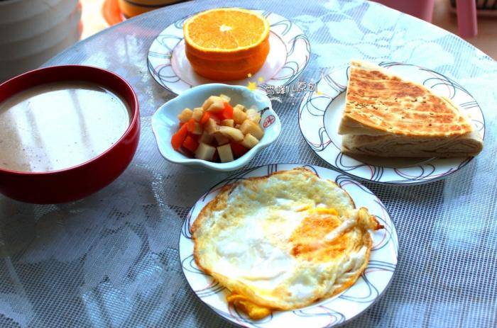 山东|这家人的早餐真接地气，一看就知道是山东人，网友：还真看不出来