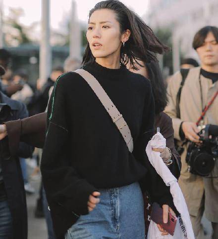 差距都梳大背头，刘雯和奚梦瑶一个气质一个油腻，网友：差距一目了然