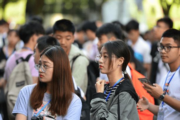 什么是大学往届生(什么大学往届生不能考)