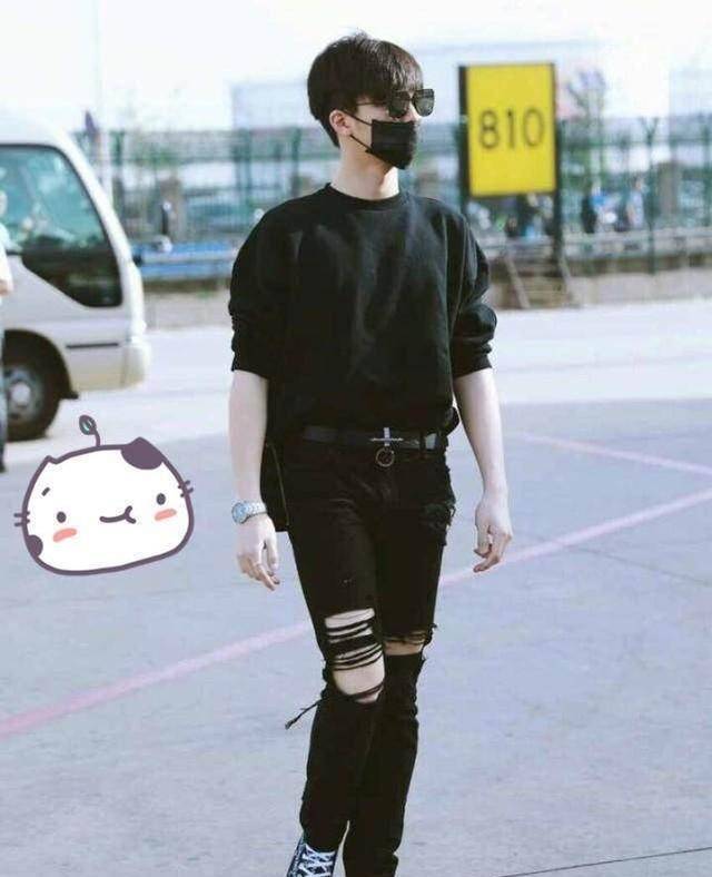 朱正廷 陈立农来机场,打扮很有自己的特色,跟朱正廷有一拼!