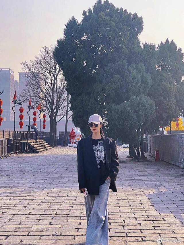 范冰冰没了团队包装，范冰冰旅游穿的私服，身材五五分脸明显也老了！