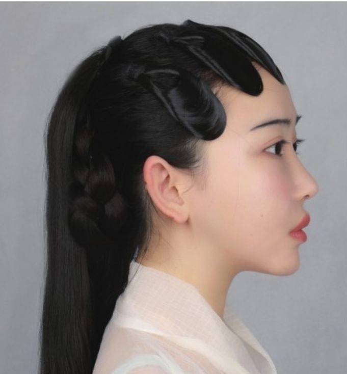 假发月样容仪俏：仿梨园戏曲造型