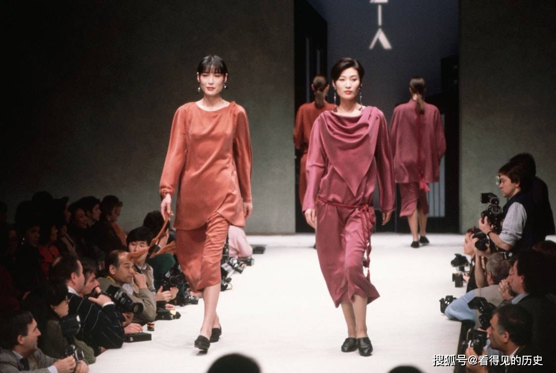 老照片 1973年来自哈萨克斯坦的时装秀在意大利罗马