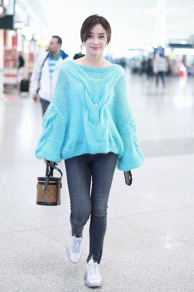 显得袁姗姗变脸认不出，整个人感觉老了，原来还挺清纯漂亮的！