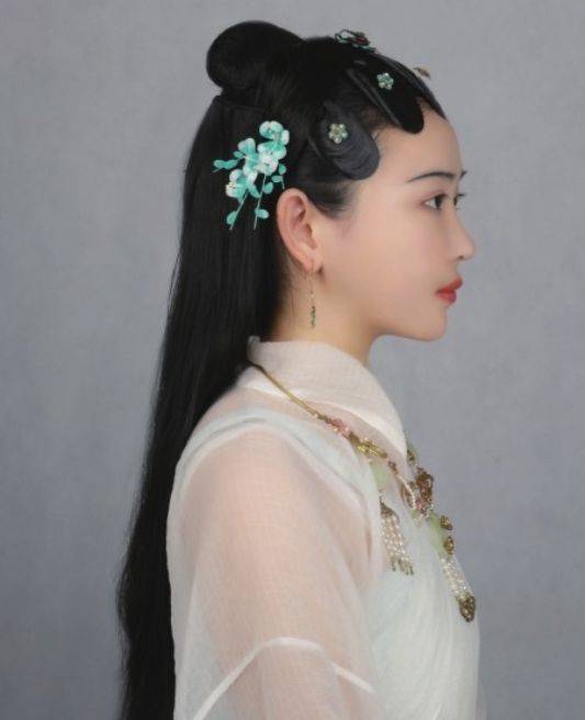 假发月样容仪俏：仿梨园戏曲造型