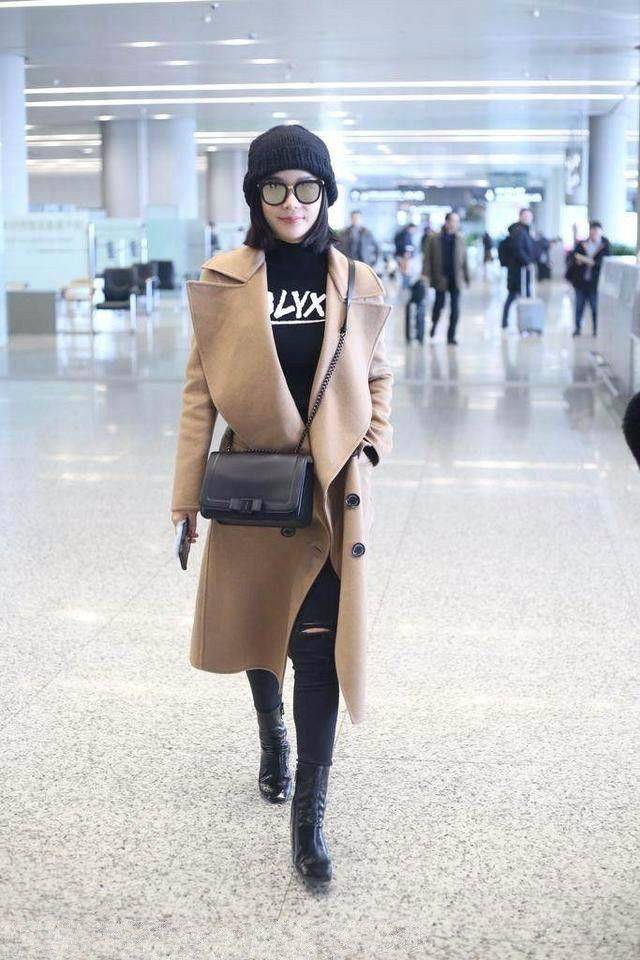 显得袁姗姗变脸认不出，整个人感觉老了，原来还挺清纯漂亮的！