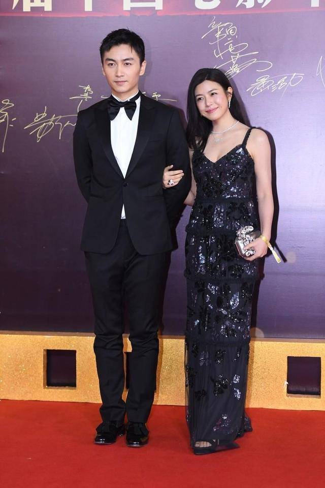 黑色 陈妍希终于性感一回！身穿黑色V领吊带裙优雅温婉，精致高级