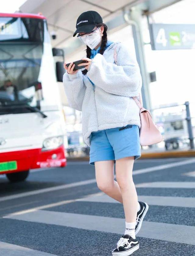 卫衣 穿着卫衣外套配短裤到底在过什么季节