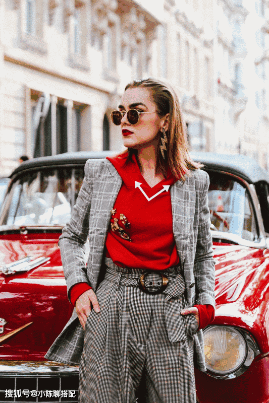 卫衣 有品位的40+女性,都在穿这“2件内搭”,微胖女性可以照着穿