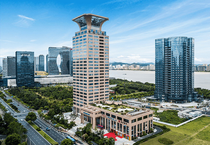 诞生于1989年的海亮集团,管理总部位于杭州市滨江区,现有境内外上市